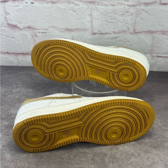 Nike Women’s Air Force 1 White and Gold Sneakers NEW 7 SAMPLE/PROTOTYPE - Picture 11 of 11